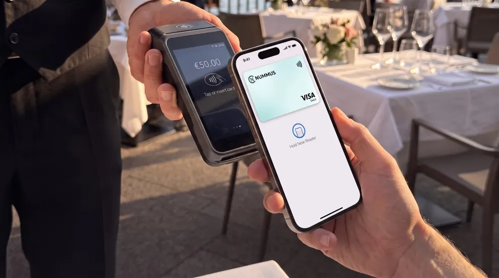 Paying at a restaurant terminal with Apple Pay using the Nummus Visa card